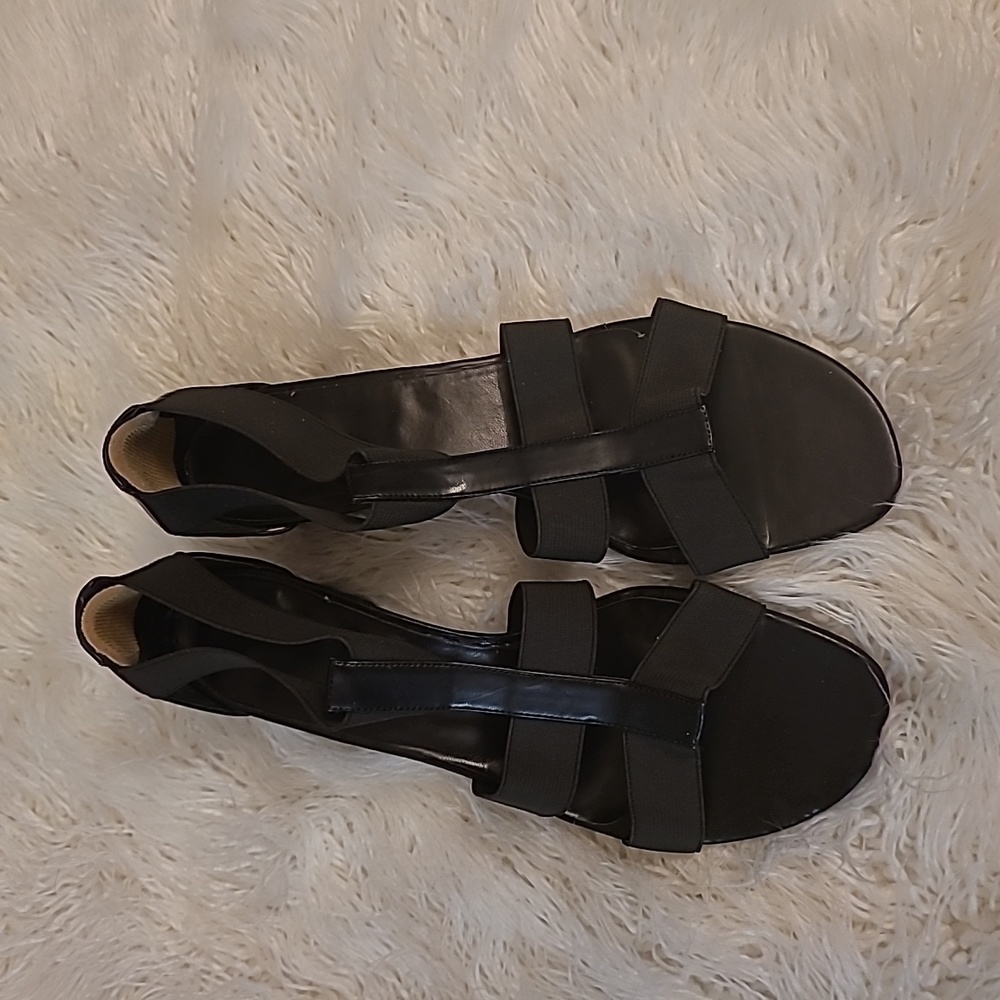 Black summer sandals. - Picture 3 of 8